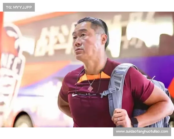 宝刀未老！宿茂臻似法拉利经典款，身材管理与职场风采齐飞